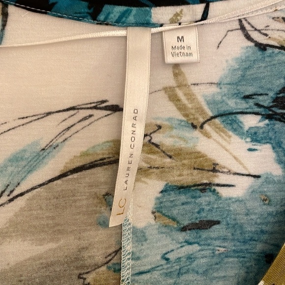 Lauren Conrad Long Soft Rayon Knit V-Neck T-Shirt Blue Floral Short Sleeve - Picture 3 of 7